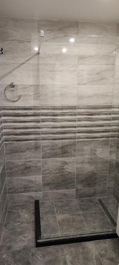 Bora Apartmani - Free Parking - City Center 弗拉涅 外观 照片