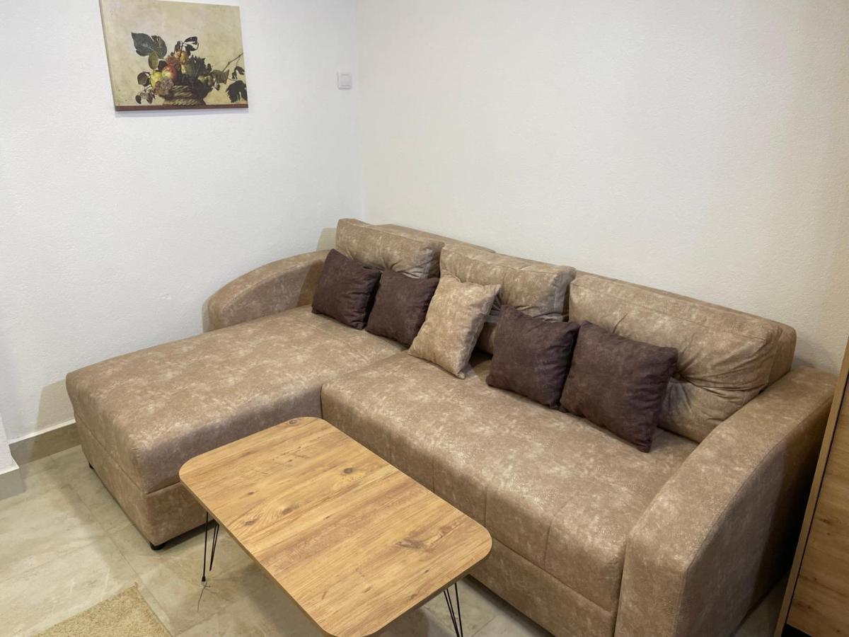 Bora Apartmani - Free Parking - City Center 弗拉涅 外观 照片
