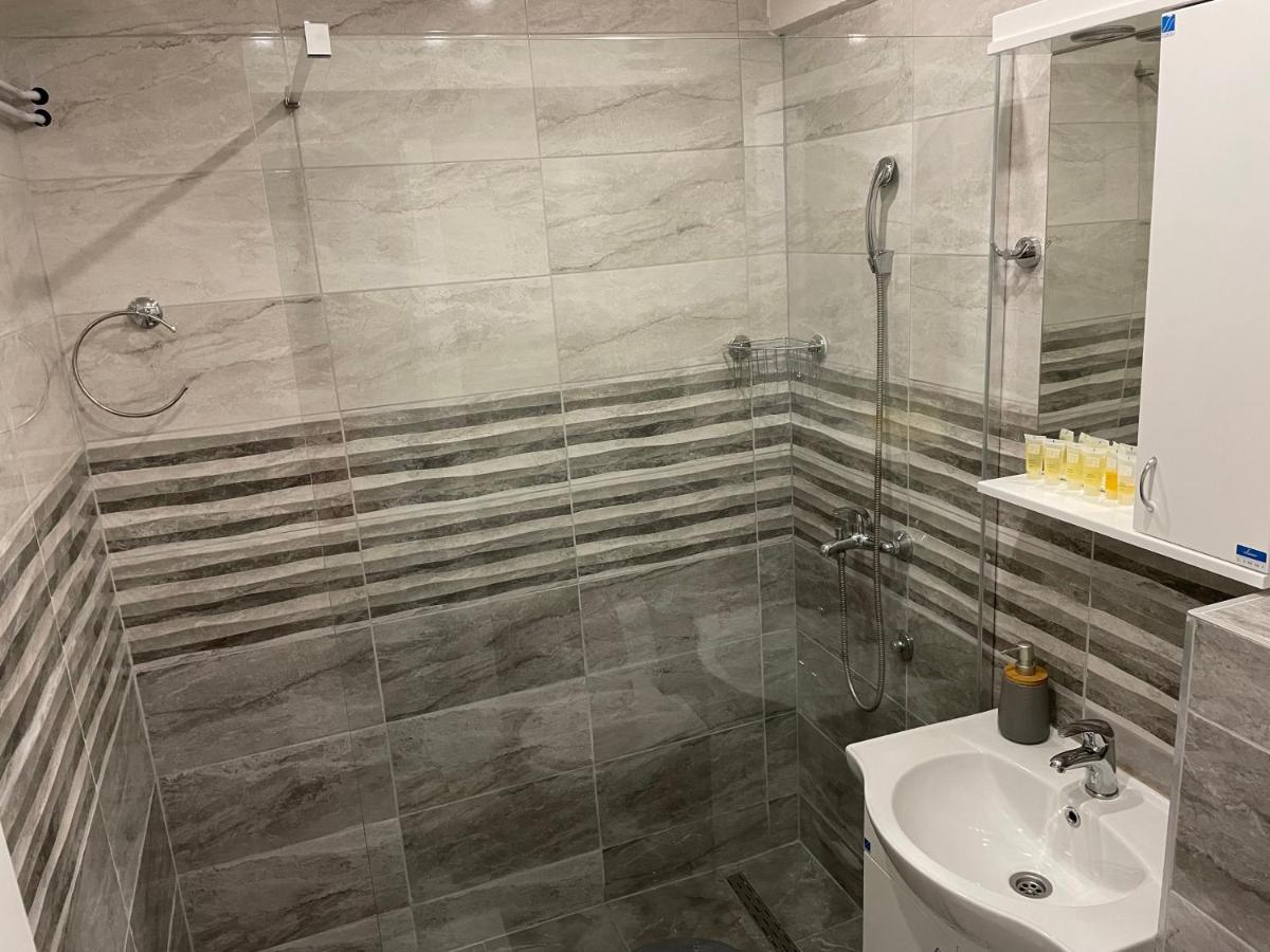Bora Apartmani - Free Parking - City Center 弗拉涅 外观 照片