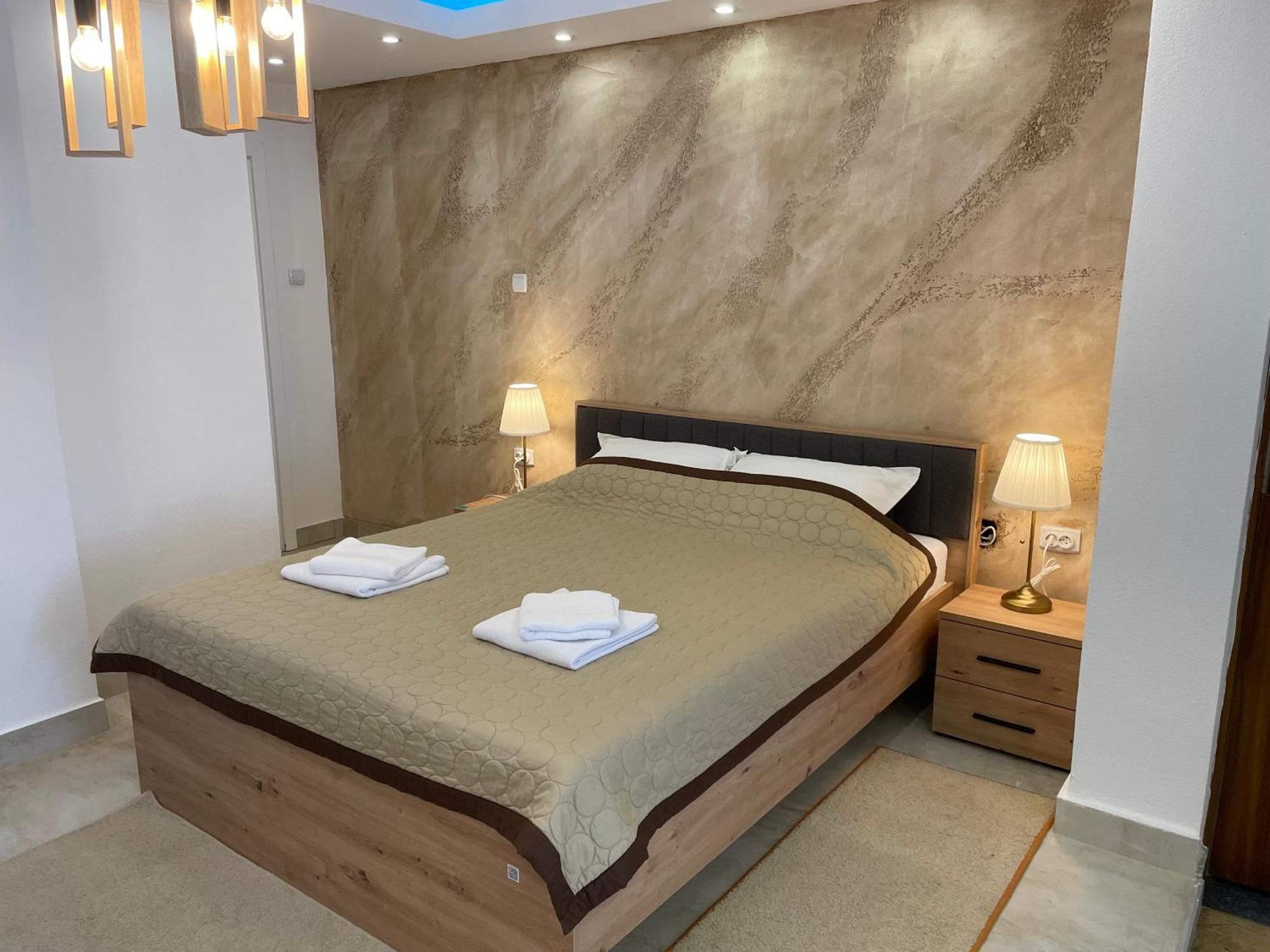 Bora Apartmani - Free Parking - City Center 弗拉涅 外观 照片