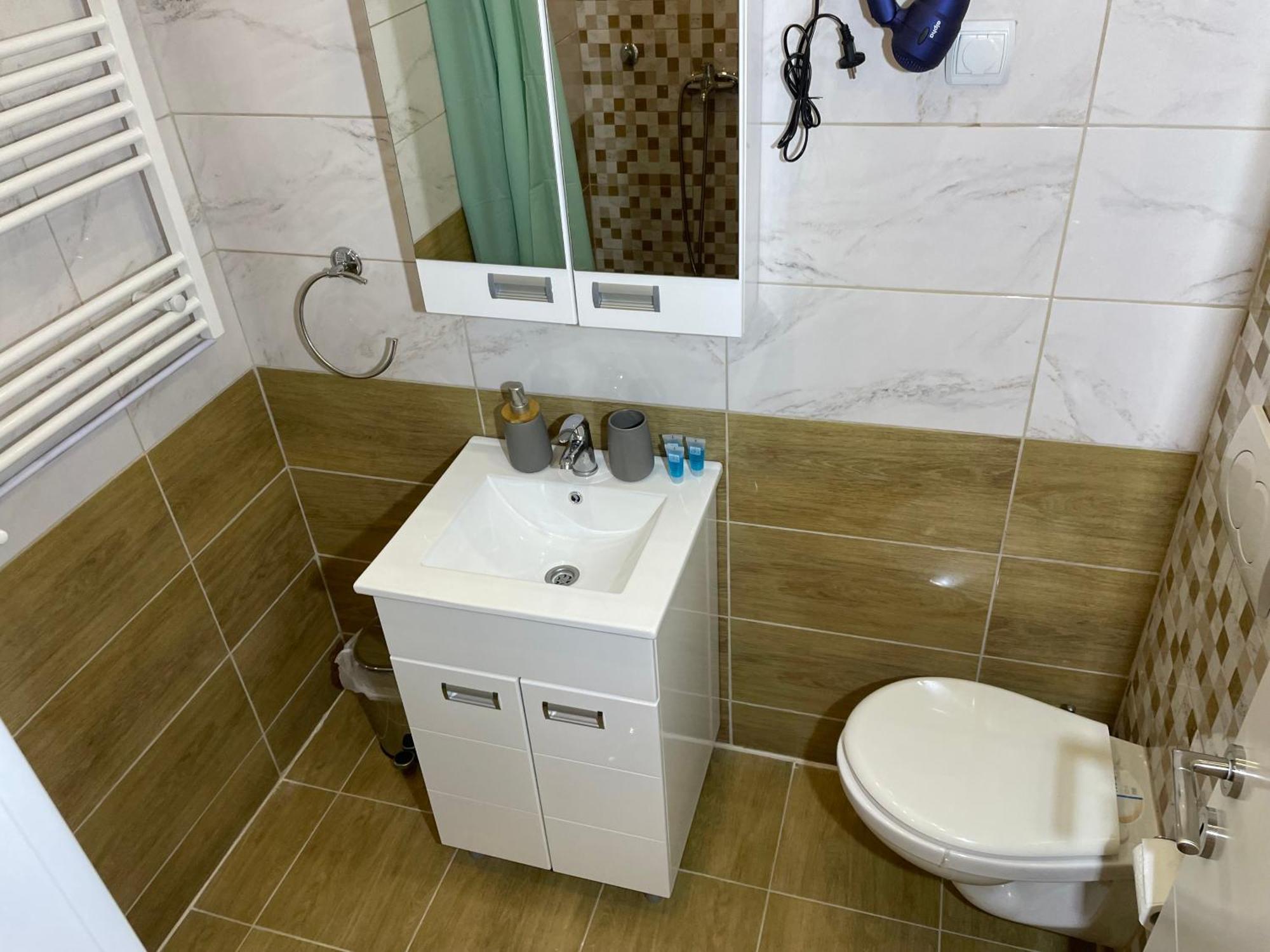 Bora Apartmani - Free Parking - City Center 弗拉涅 外观 照片