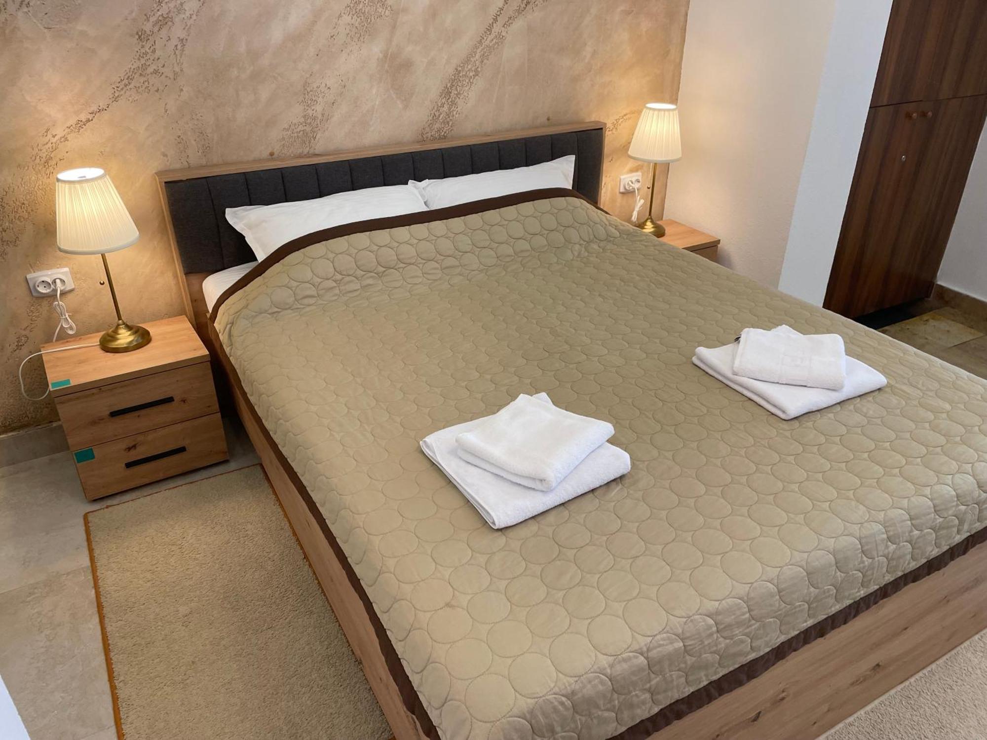 Bora Apartmani - Free Parking - City Center 弗拉涅 外观 照片