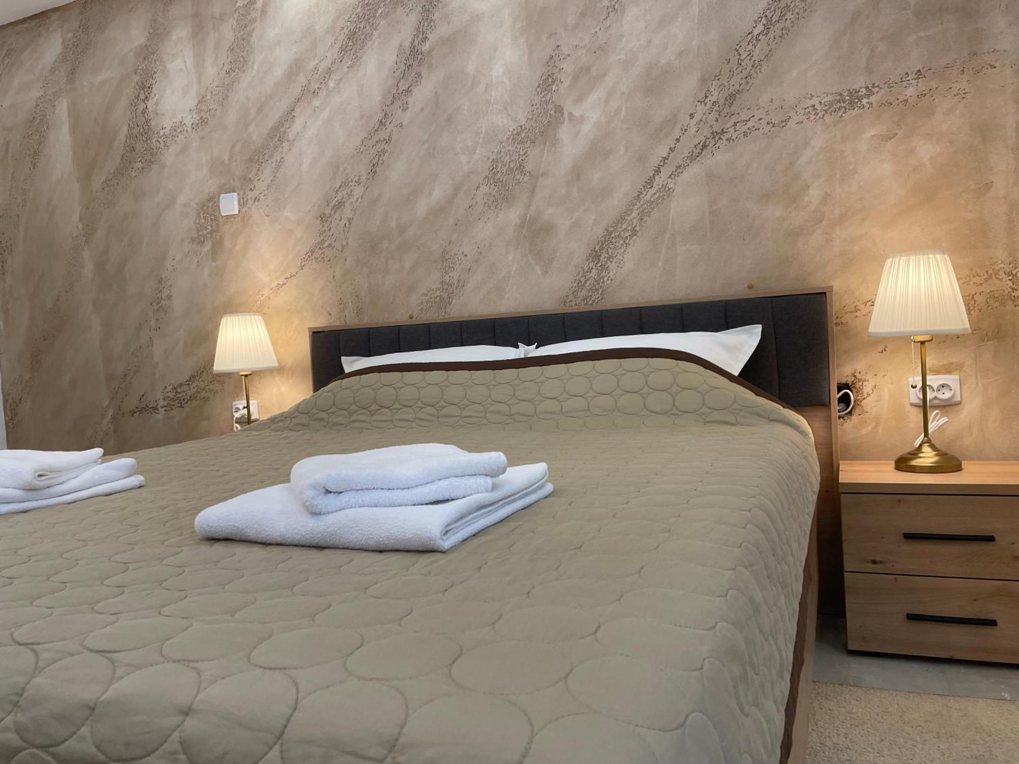 Bora Apartmani - Free Parking - City Center 弗拉涅 外观 照片