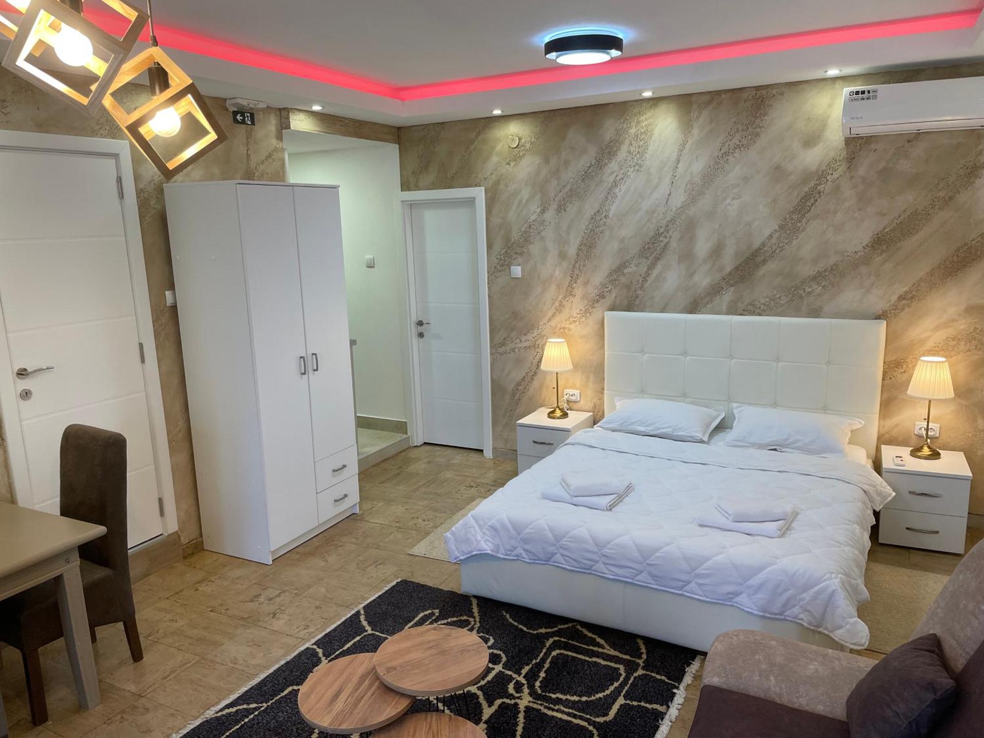 Bora Apartmani - Free Parking - City Center 弗拉涅 外观 照片