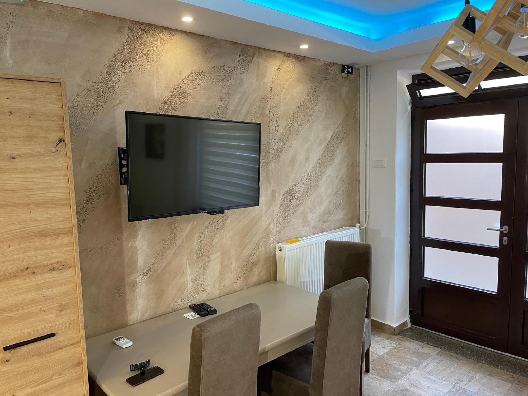 Bora Apartmani - Free Parking - City Center 弗拉涅 外观 照片